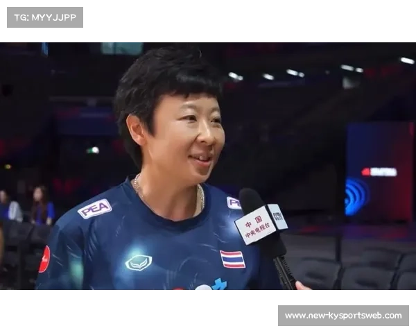 冯坤以泰国女排领队身份亮相北京 称赞中国女排潜力无限